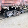 Вагон едва не привалил дом: в Ужгороде поезд сошел с рельсов (фото, видео)